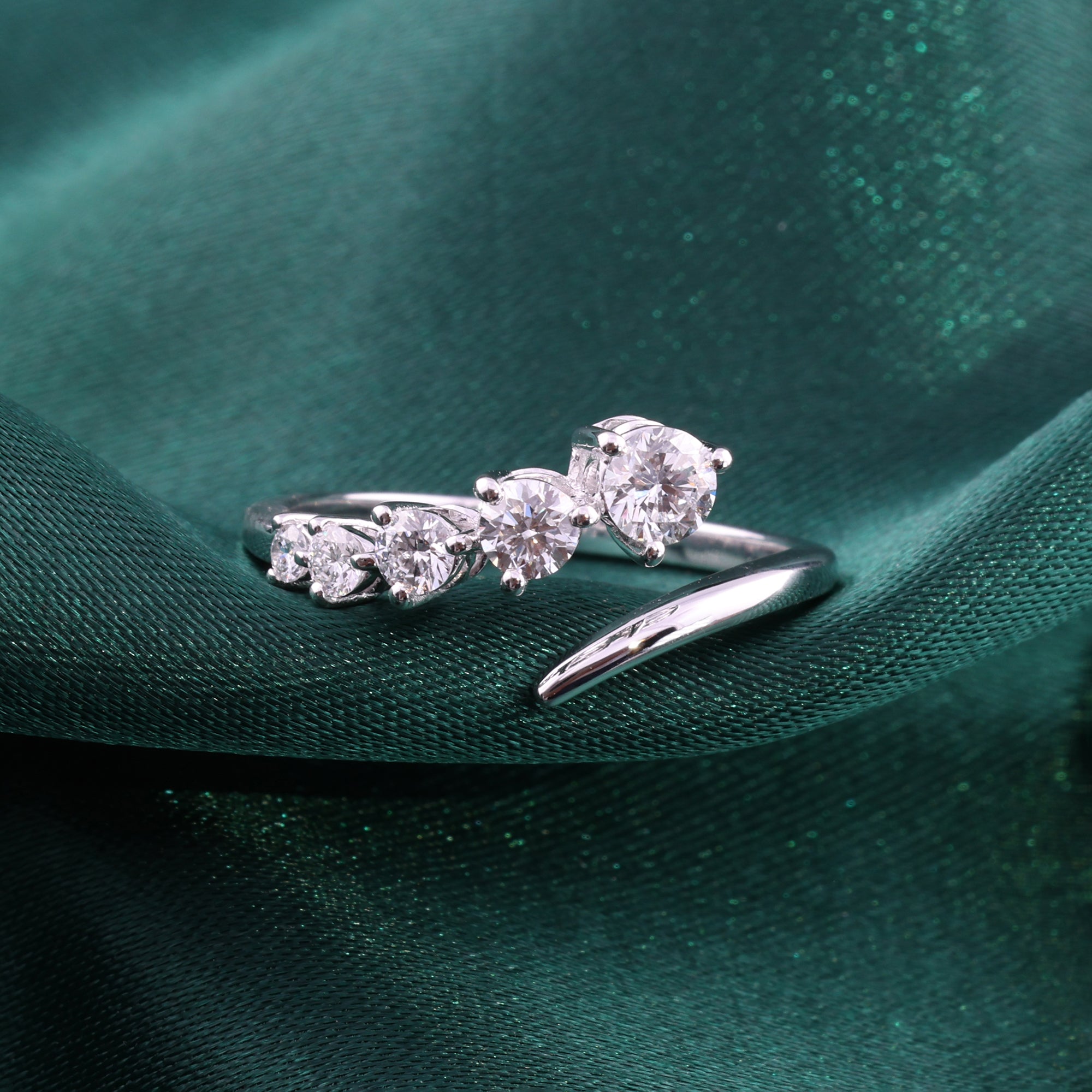 0.61Ct Round-Cut Promise Ring 14K Fine Gold Side Round Diamonds